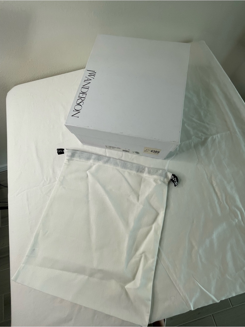 JW Anderson Box Empty Shoe White Box 13x11.5x 5.25 ” & Dust Box